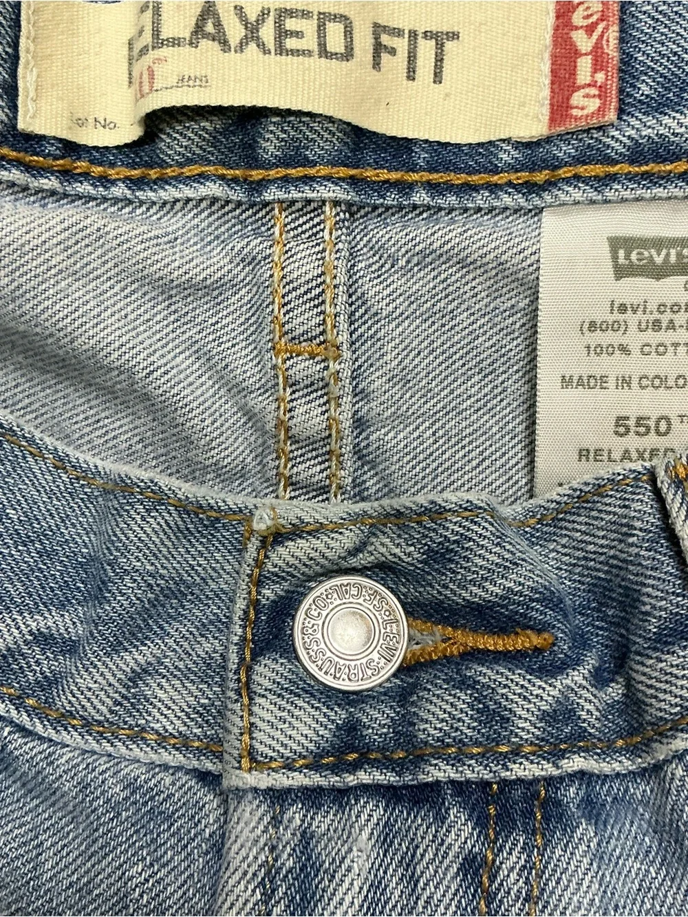 Vintage Levi’s 550 relaxed fit medium/light wash straight leg jeans 33 x 30